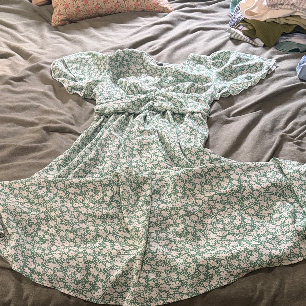 Shein shin length floral dress
Size L